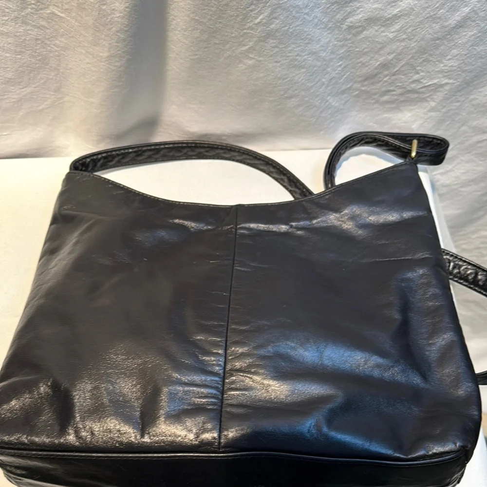 Genuine leather Women Sleek Black Crossbody Bag with Structured Desig
